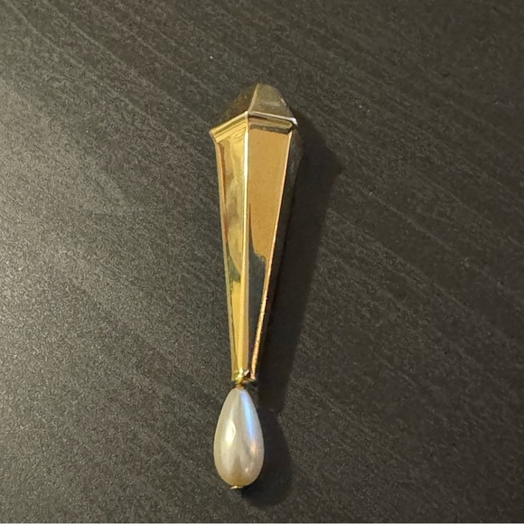 ⚜️3 for $30⚜️ Vintage Gold Tone Bar Brooch with Hanging Faux Pearl - Picture 3 of 11